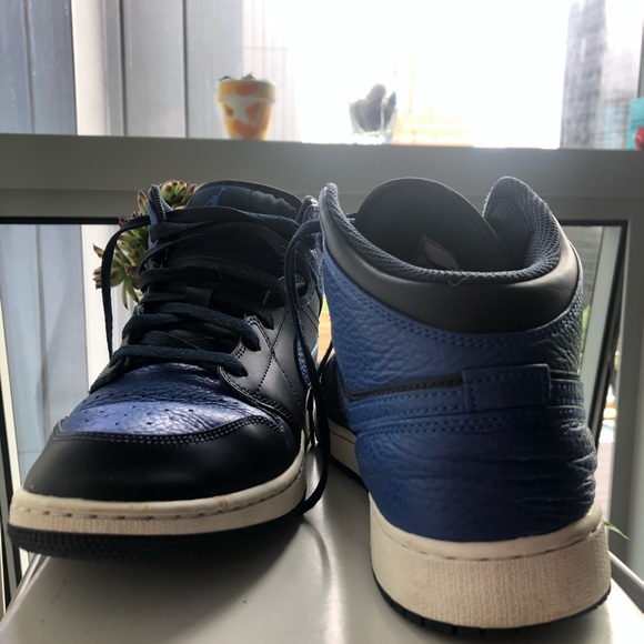 Royal Blue Nike Jordan 1 mid - Picture 3 of 8